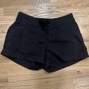 Women's lululemon spring breakaway shorts